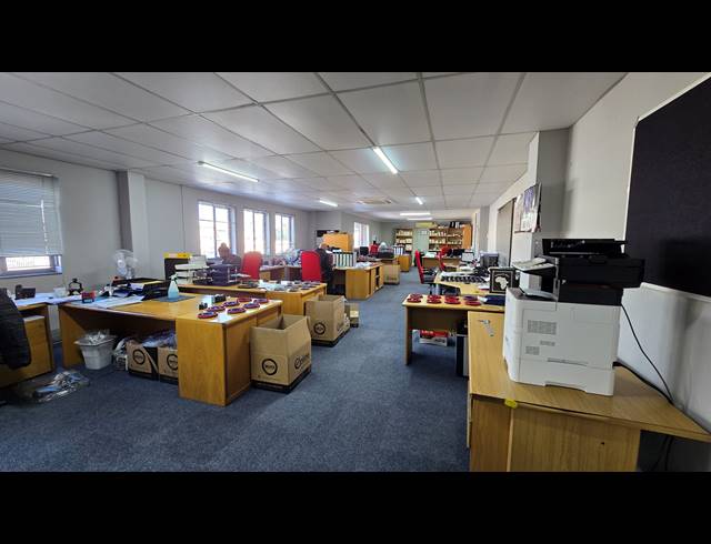 715M² WAREHOUSE TO LET IN SPARTAN